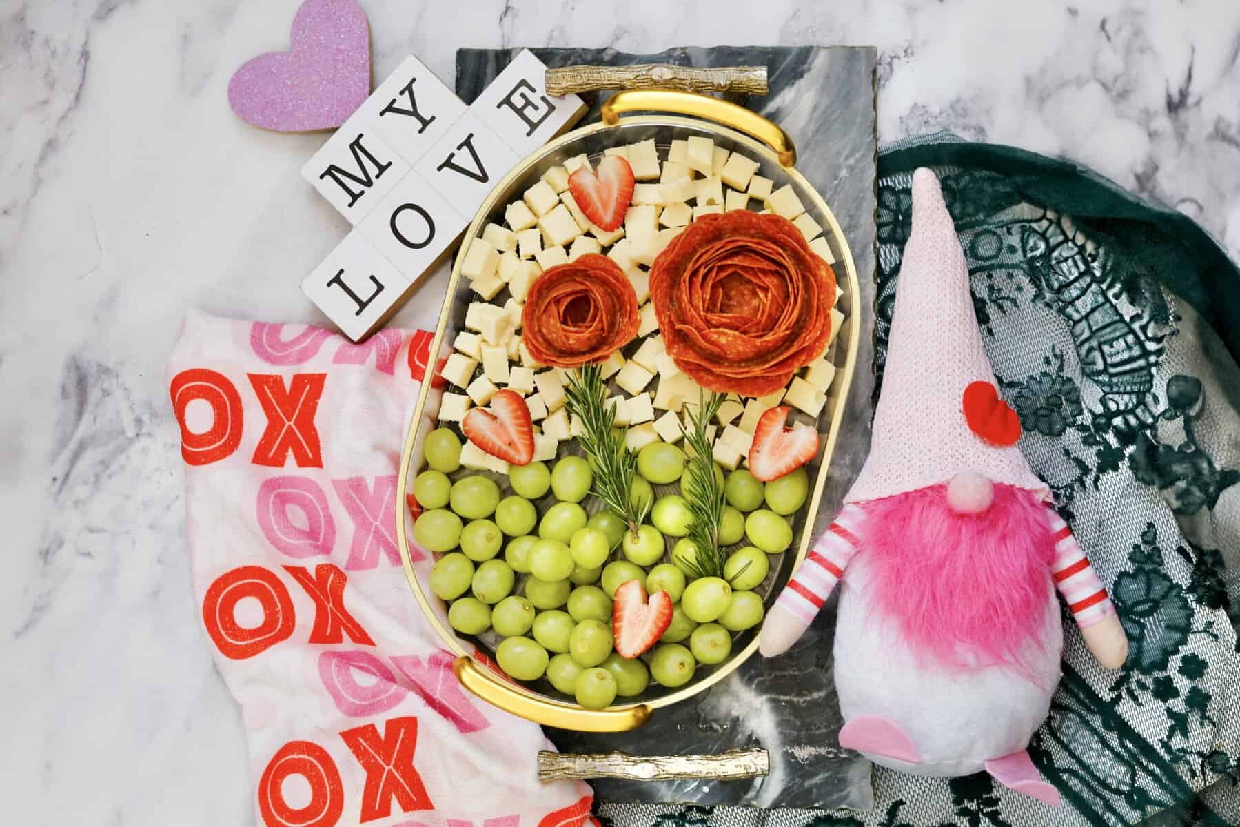 Easy & Adorable Valentine's Day Charcuterie Board Recipe and Ideas ...