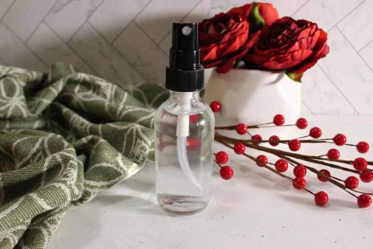 A Cozy DIY Christmas Air Freshener Spray