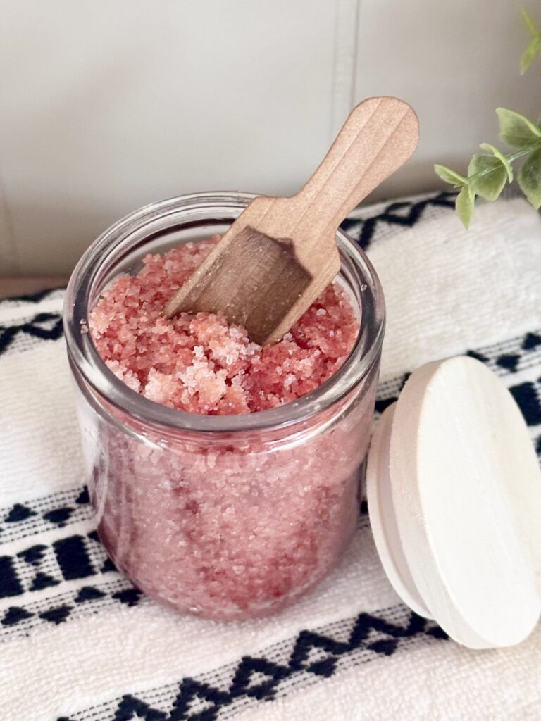 Peppermint Sugar Scrub (Easy Christmas DIY)