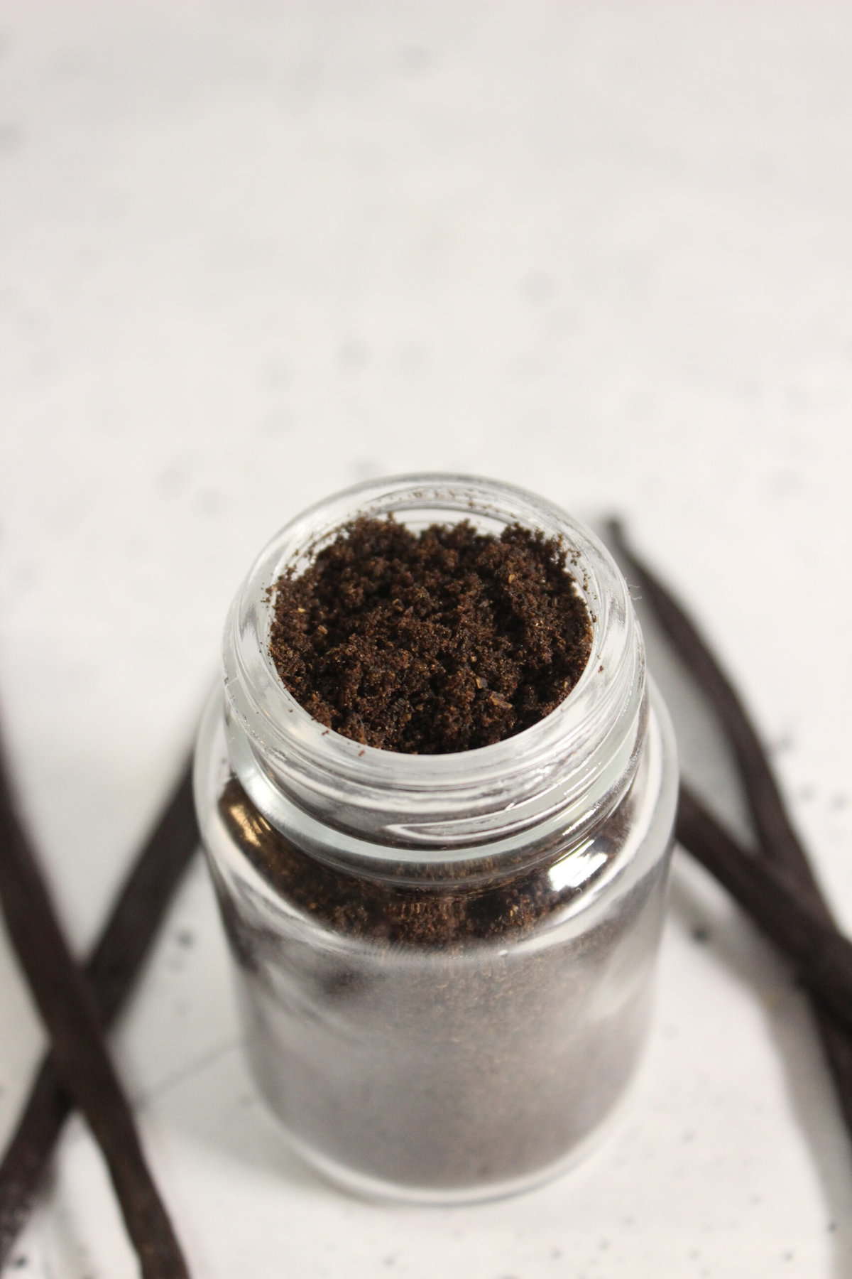 Vanille Powder Homemade Vanilla Powder Recipe for Baking and Coffee - She Needs Coffee