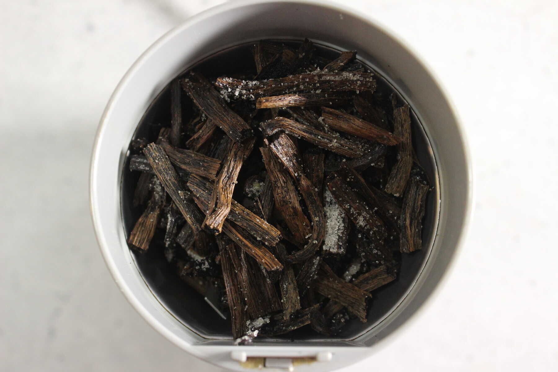 Homemade Vanilla Powder Recipe for Baking and Coffee - She Needs Coffee